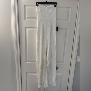 Elegant White Sleeveless Gown